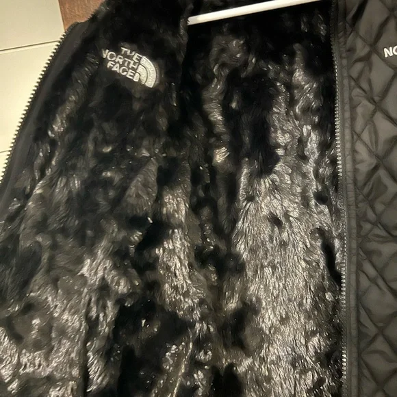 The North Face Girls Reversible Black Jacket - Picture 4 of 5